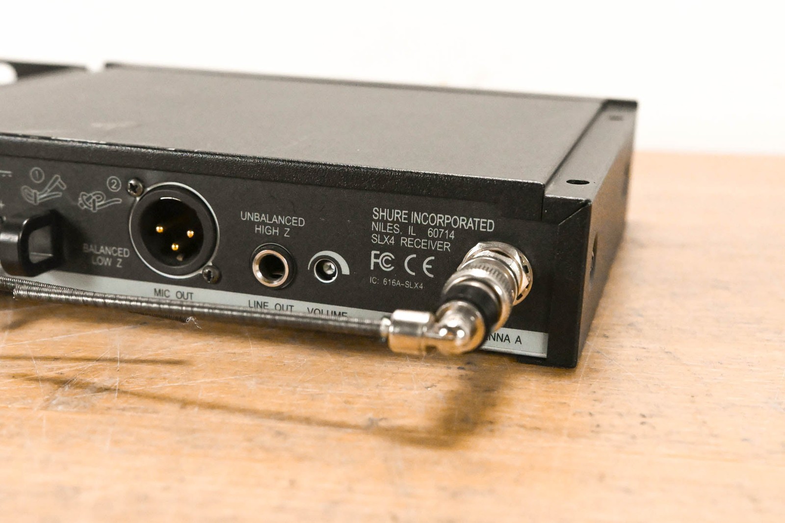 Shure SLX4 Wireless Receiver – J3 Band: 572-596 MHz (NO POWER SUPPLY) CG012C0