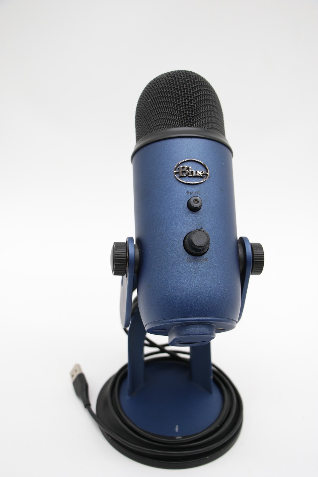 Blue Yeti Professional Multi-Pattern USB Condenser Microphone – Blue