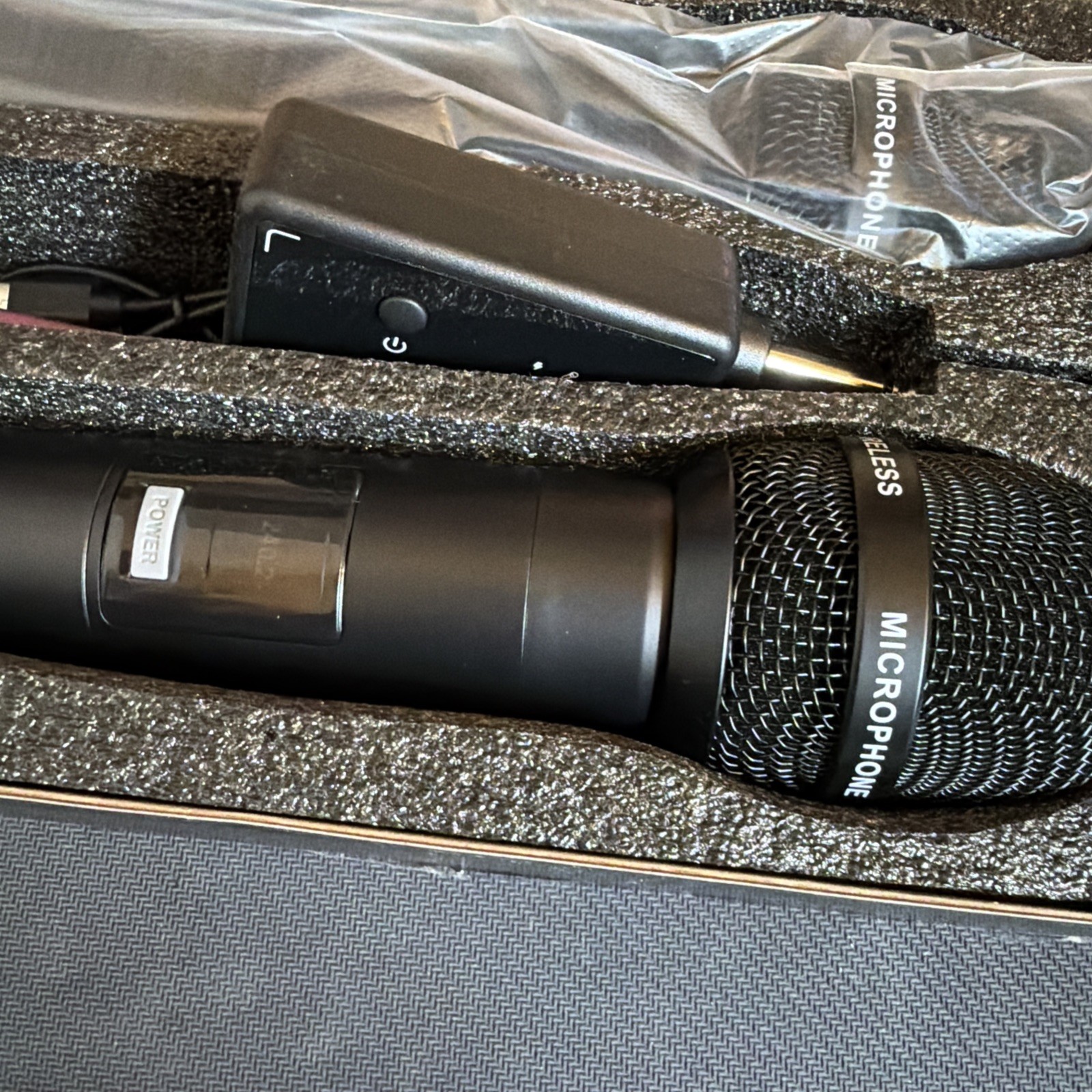 Wireless Microphones, Wireless Microphone with One-to-One Chip Connection, 40H
