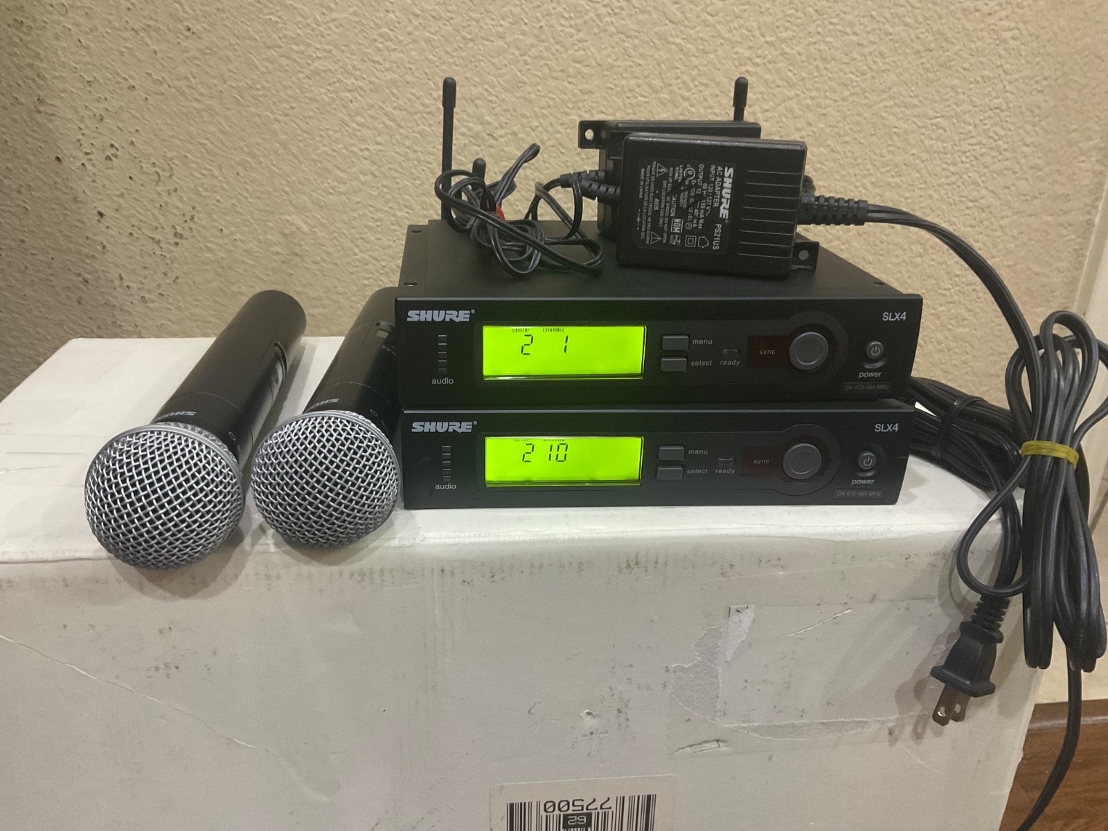 Shure SLX4 Wireless Receiver & SLX2 -SM58 Wireless Mic G4 Band 470-494MHz–Great
