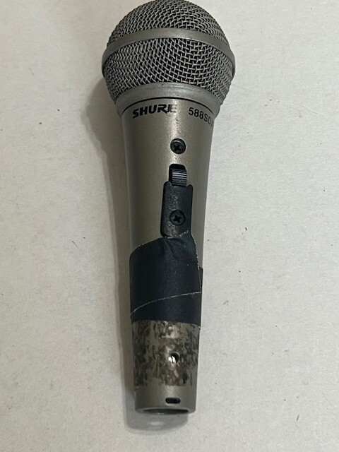 SHURE 588SDX Handheld Dynamic Vocal Microphone – Great condition
