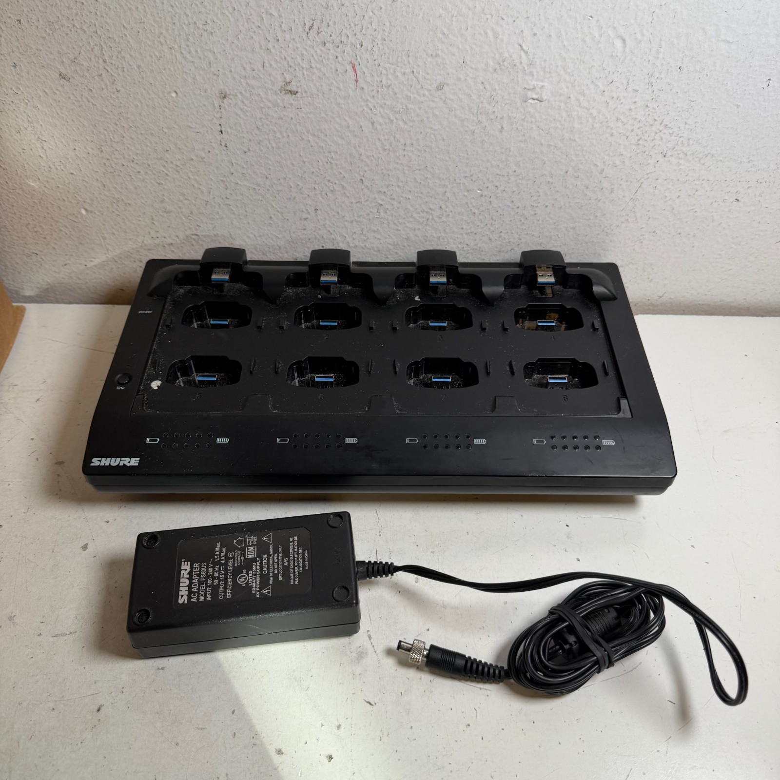 Shure MXWNCS8 Microflex Wireless 8-Port Networked Charging Station with Adapter