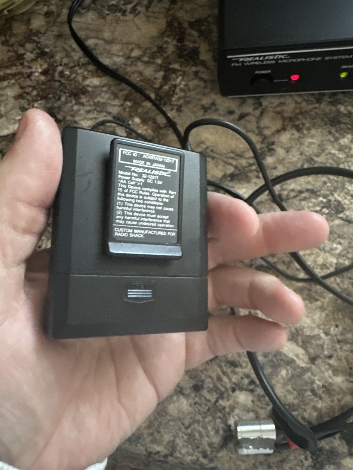 REALISTIC FM WIRELESS MICROPHONE SYSTEM MODEL 32-1221R