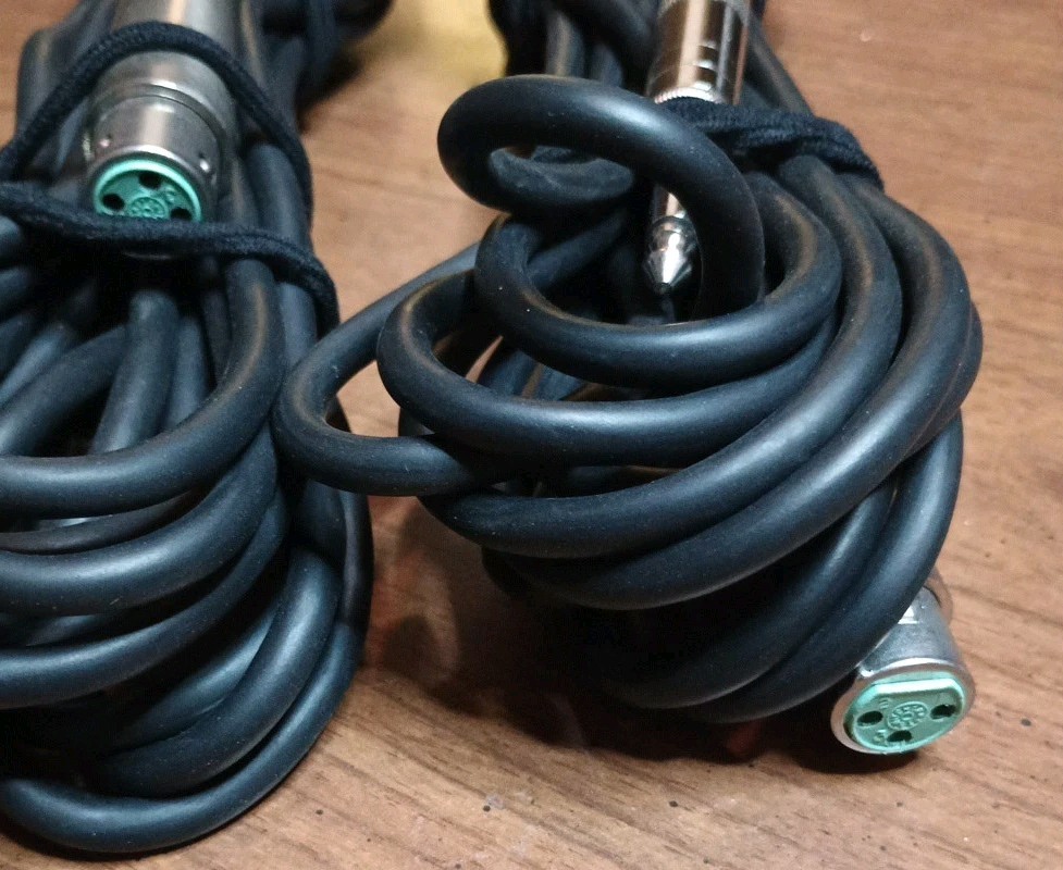 Teledyne MK-160 Microphones Two Mics Dynamic Cardioid 600 OHMS Plus Cases Clean