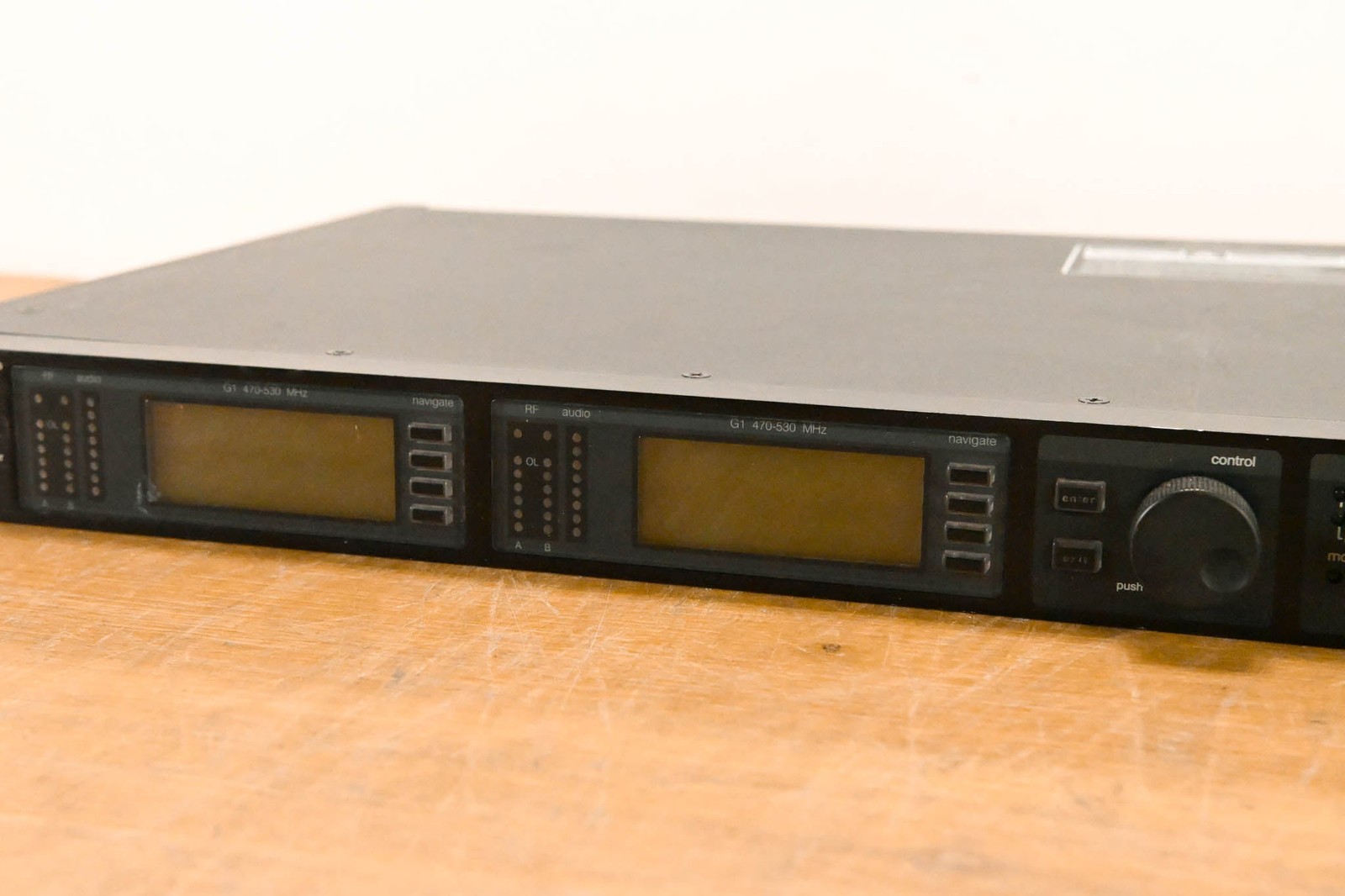 Shure UR4D Dual Wireless Receiver – G1 Band – 470-530 MHz CG010Y4