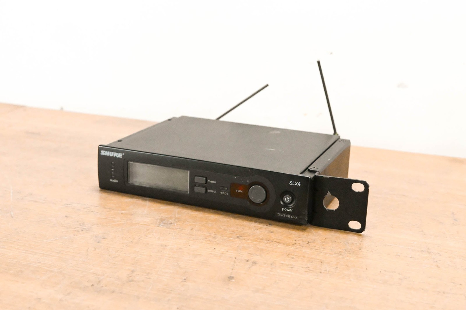 Shure SLX4 Wireless Receiver – J3 Band: 572-596 MHz (NO POWER SUPPLY) CG012C0