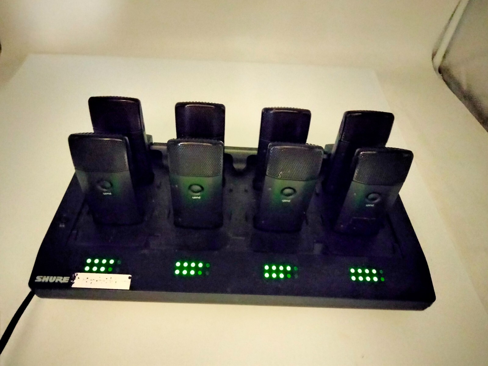 SHURE MXWNCS8 8-port Charging Station With 8 MXW6/C Z10 Transmitter