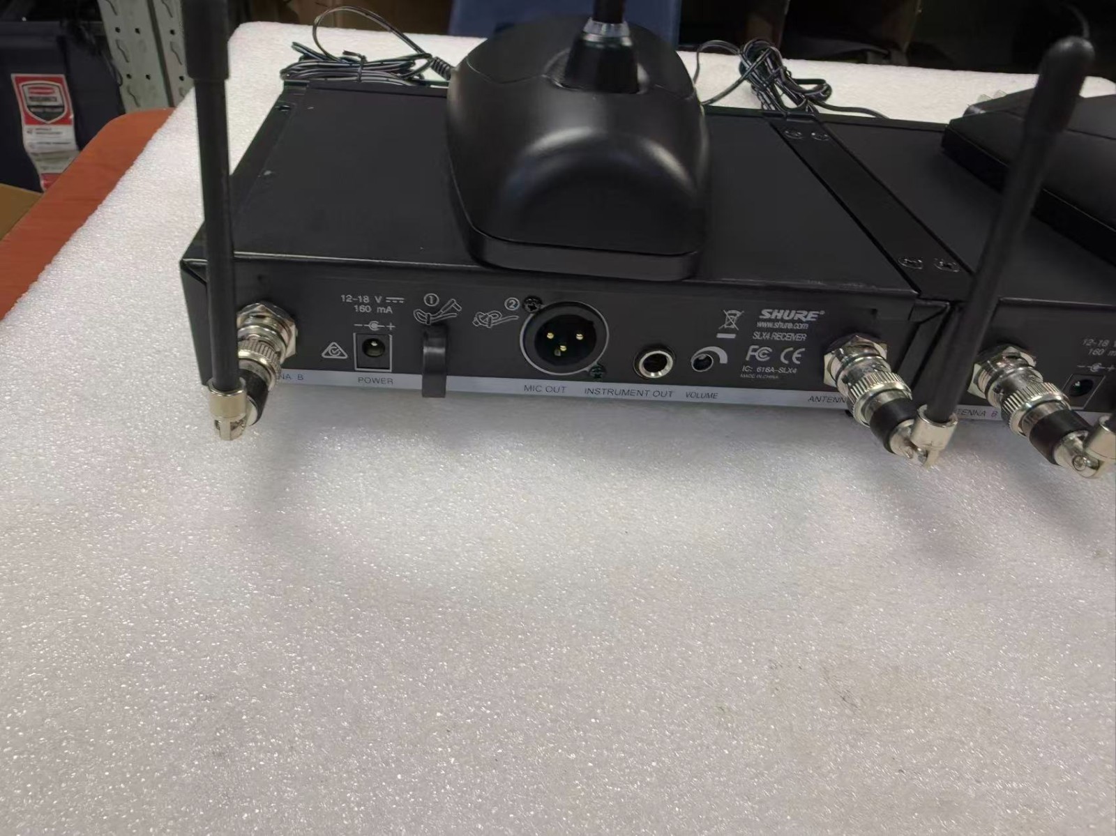 Set of 2 Shure SLX4 Wireless Microphone system w/ MX890 G4 Mic- 470-494MHz