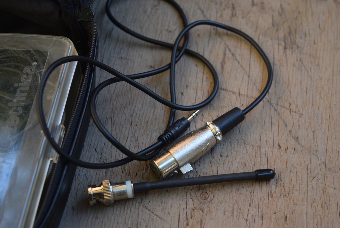 Audio Technica ATW-R100 ATW-T101 AT 831cT5 Wireless Microphone Pack