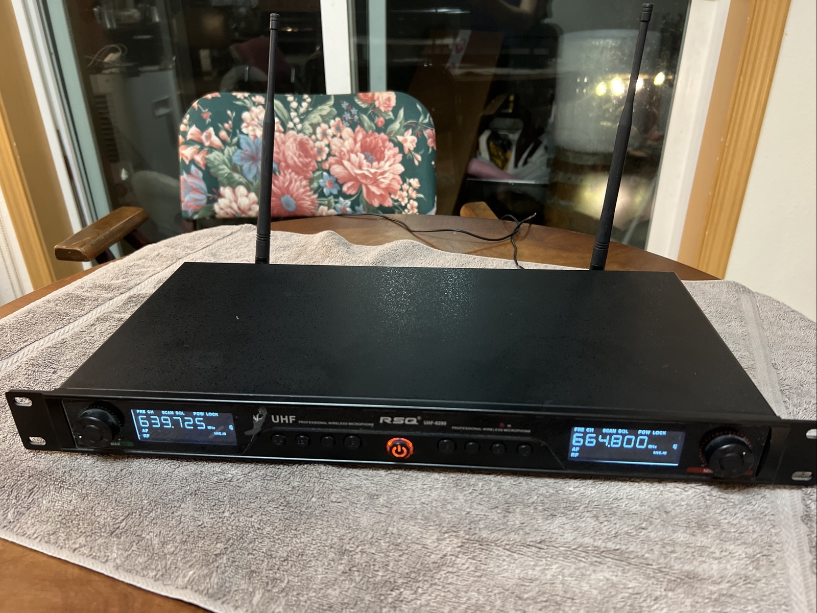RSQ Audio UHF-6200N 200-Channels Digital Wireless Microphone SYSTEM ONLY