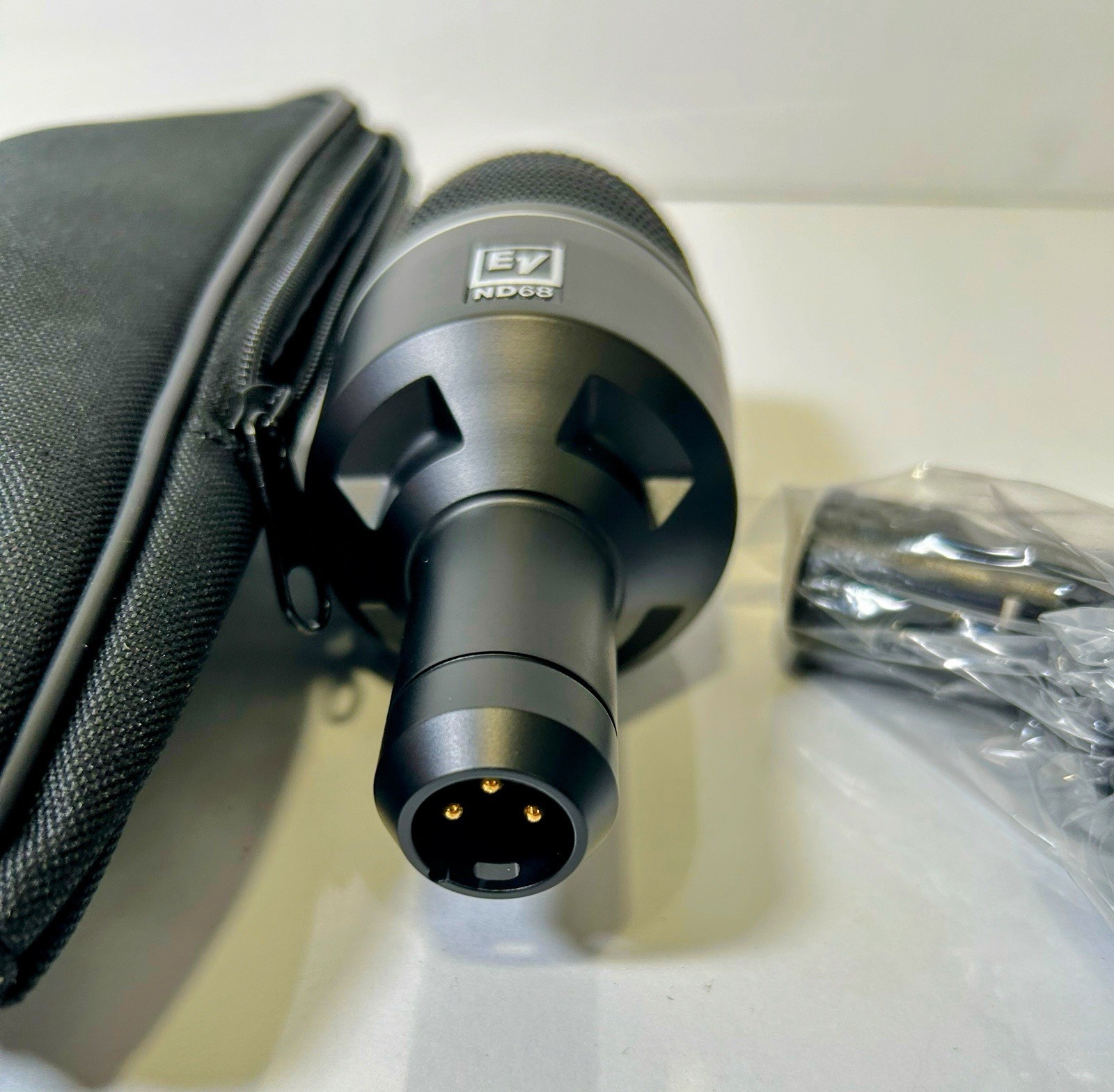 Electro-Voice ND68 Dynamic Supercardioid Bass Drum Microphone Black New