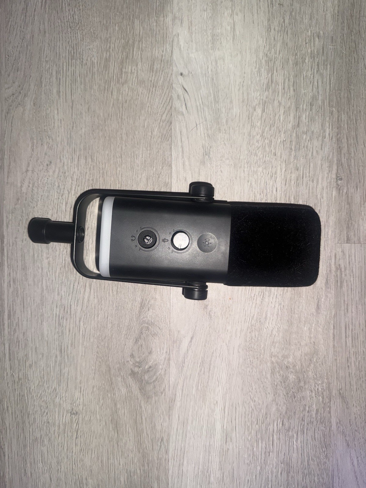 FIFINE Dynamic Microphone (missing one of the scroll wheels)