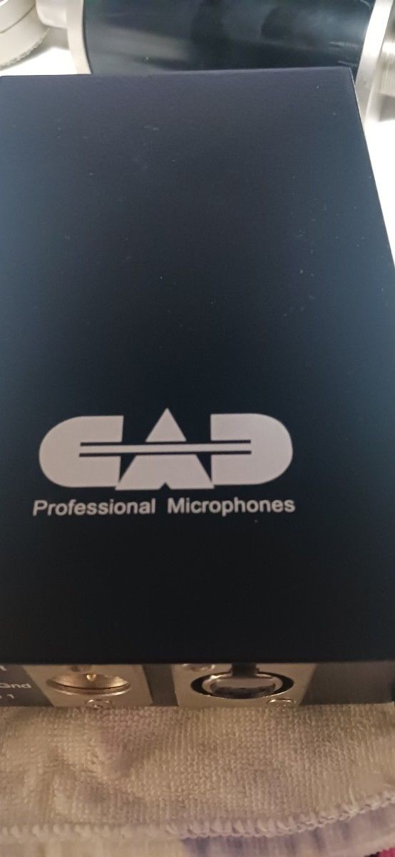 CAD Trion 8000 vacuum tube condenser microphone with dedicated hard case