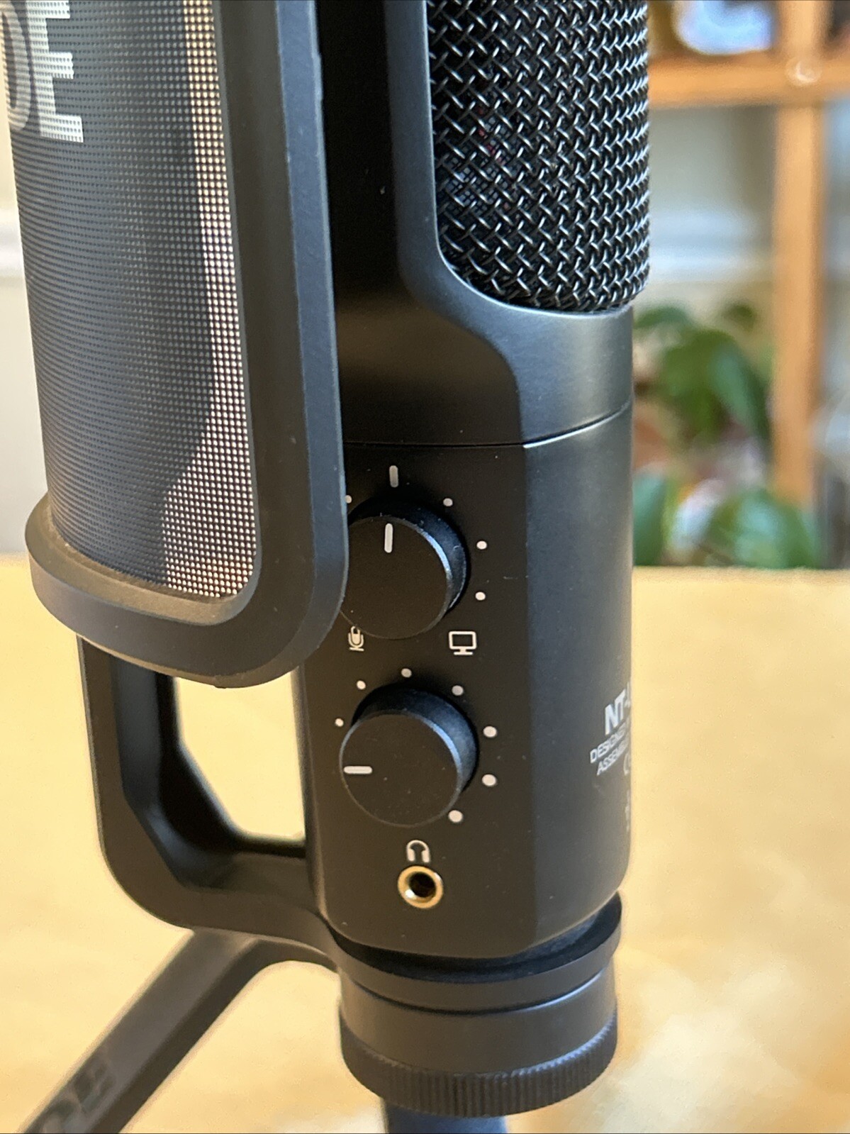 Rode Microphone NT-USB Versatile Studio-Quality USB Microphone + Stand