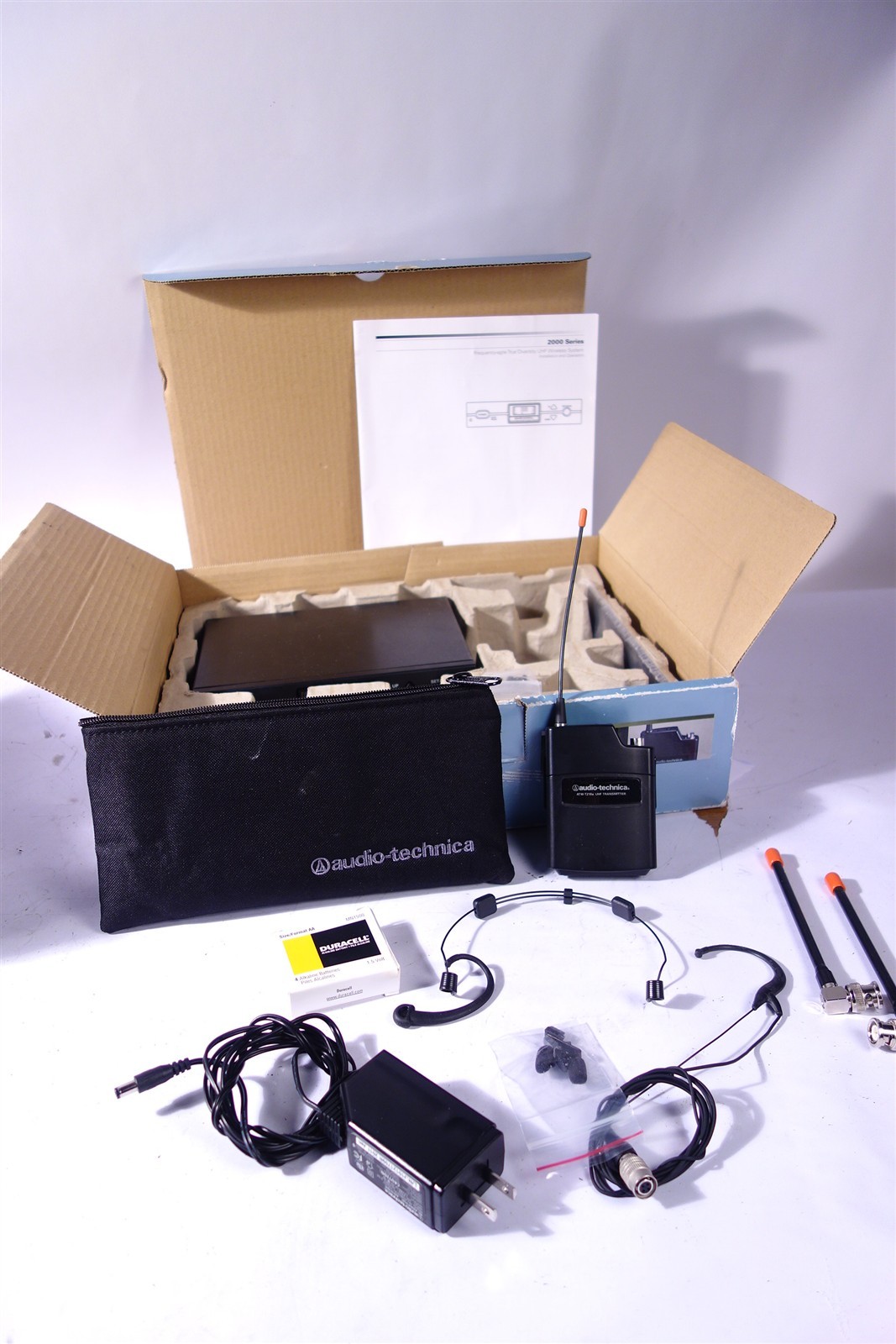 Audio Technica 2000 Series UHF Wireless Mic System ATW-T210a ATW-R2100a