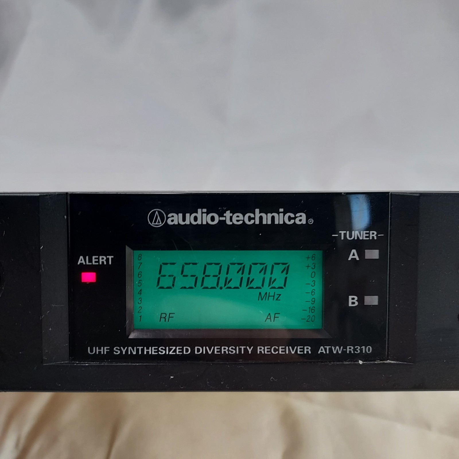 Audio-Technica ATW-R310 UHF Diversity Receiver 655-680MHz Tested Powers On