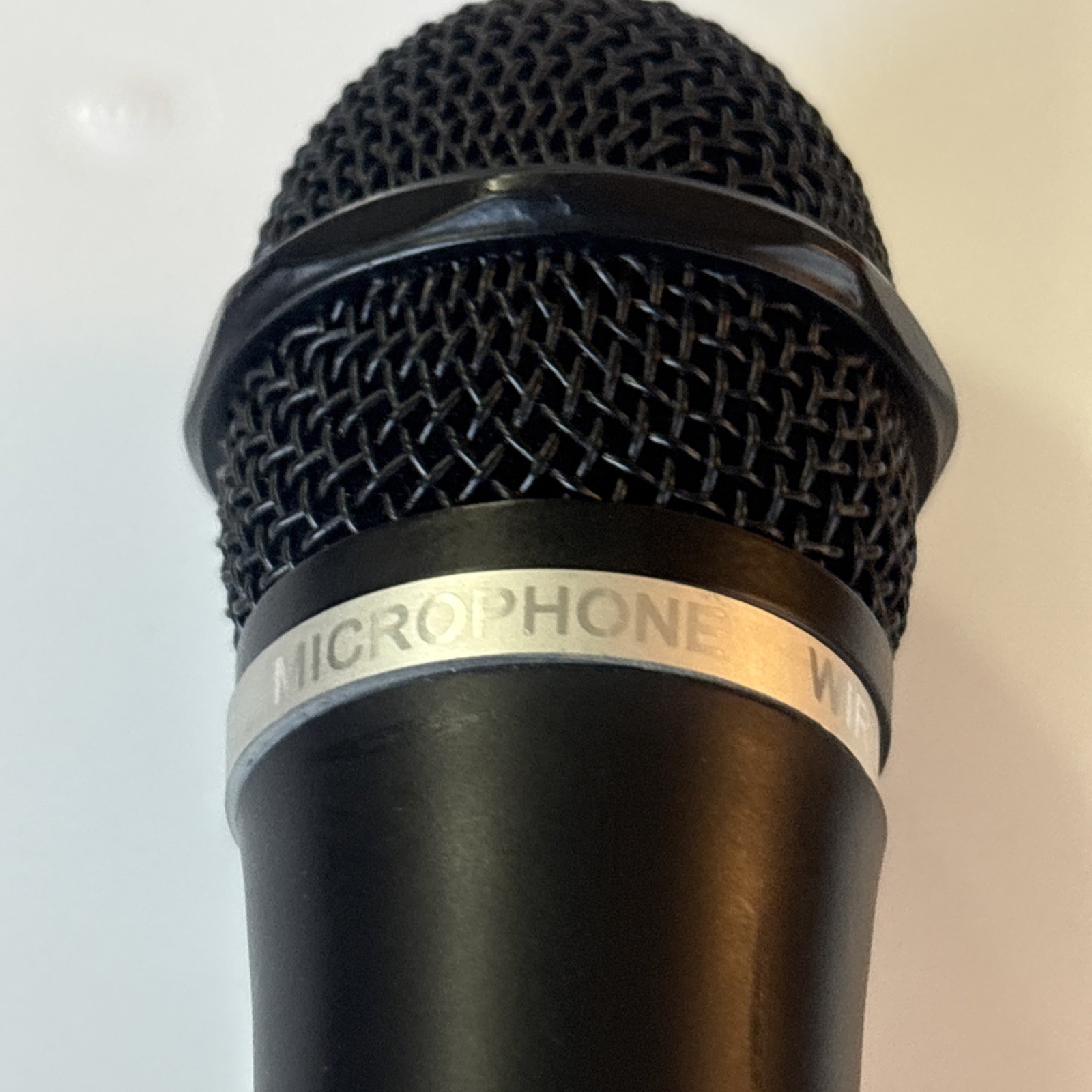 DEURA Wireless MICROPHONE Frequency 637.5 MHz Black W/ Mini LCD Screen