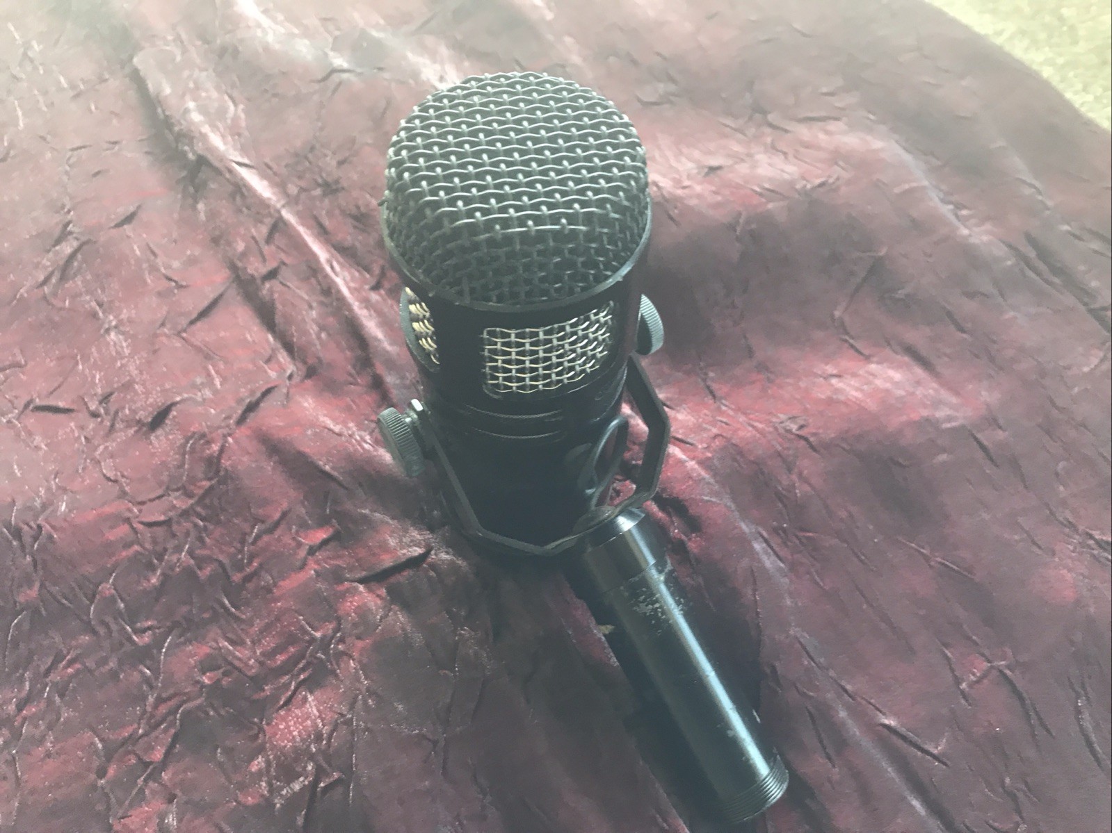 Amazing Peavey PVM 520TN Large Diaphragm Dynamic Microphone RE-20 Like Sound