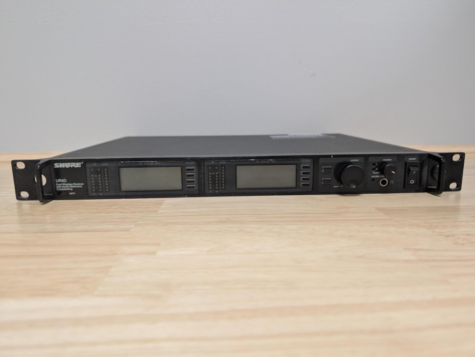 Shure UR4D G1 – G1/470-530 MHz – Dual Diversity UHF Wireless Microphone Receiver