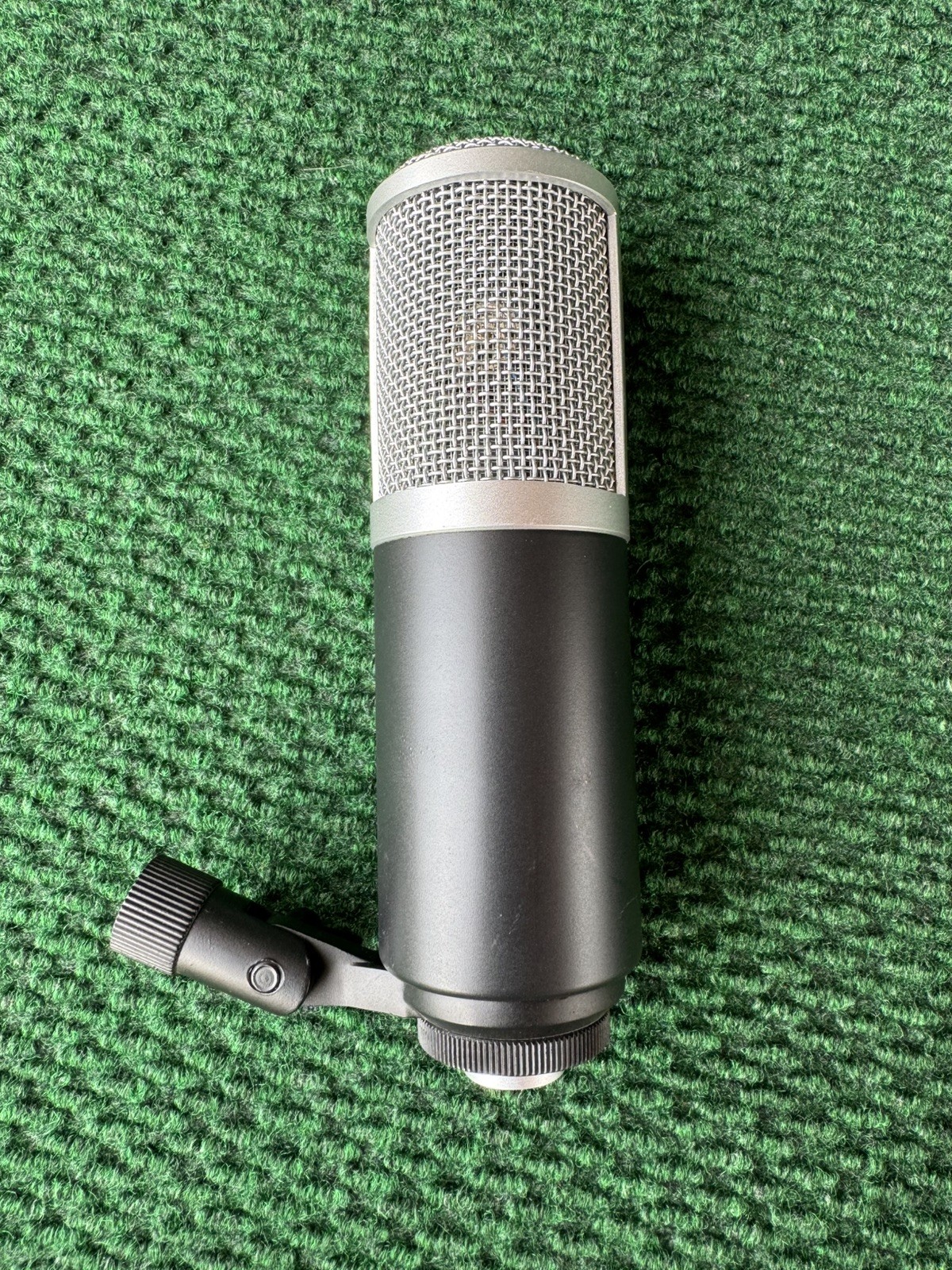 IK Multimedia Condenser Microphone Black/Silver