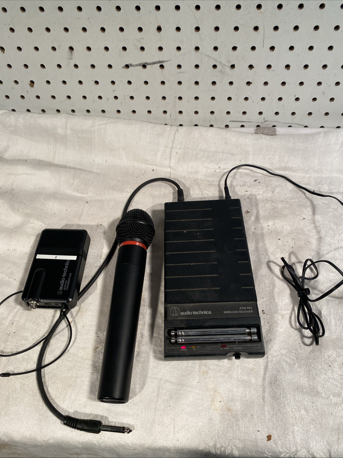 Audio-Technica ATW-R03 Wireless Receiver ATW T27 Transmitter ATW T28 Microphone