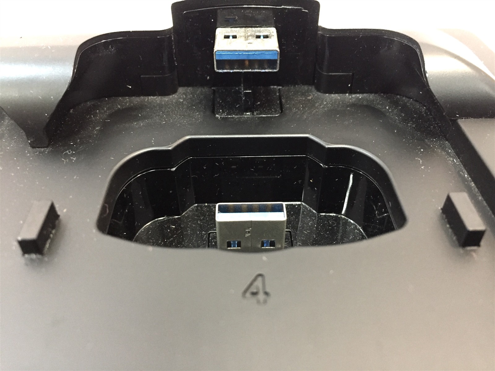 Set of 4 Shure Microflex MXW8 Z10 Gooseneck Microphones w/ MXWNCS8 Charging Base