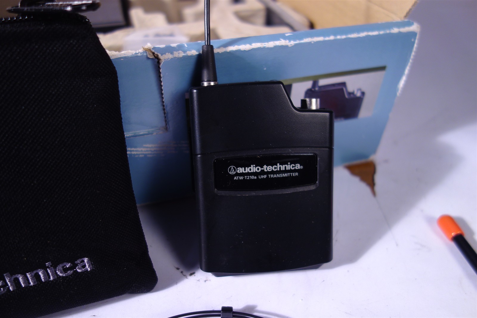 Audio Technica 2000 Series UHF Wireless Mic System ATW-T210a ATW-R2100a