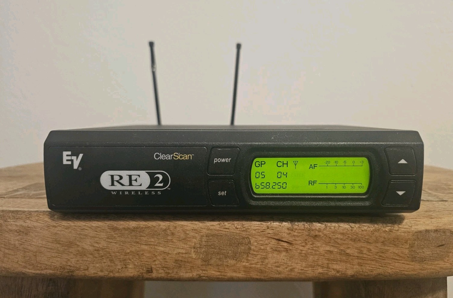 Electro-Voice RE-2 Wireless Receiver ClearScan Band A 658.250 MHz w/ Antennas