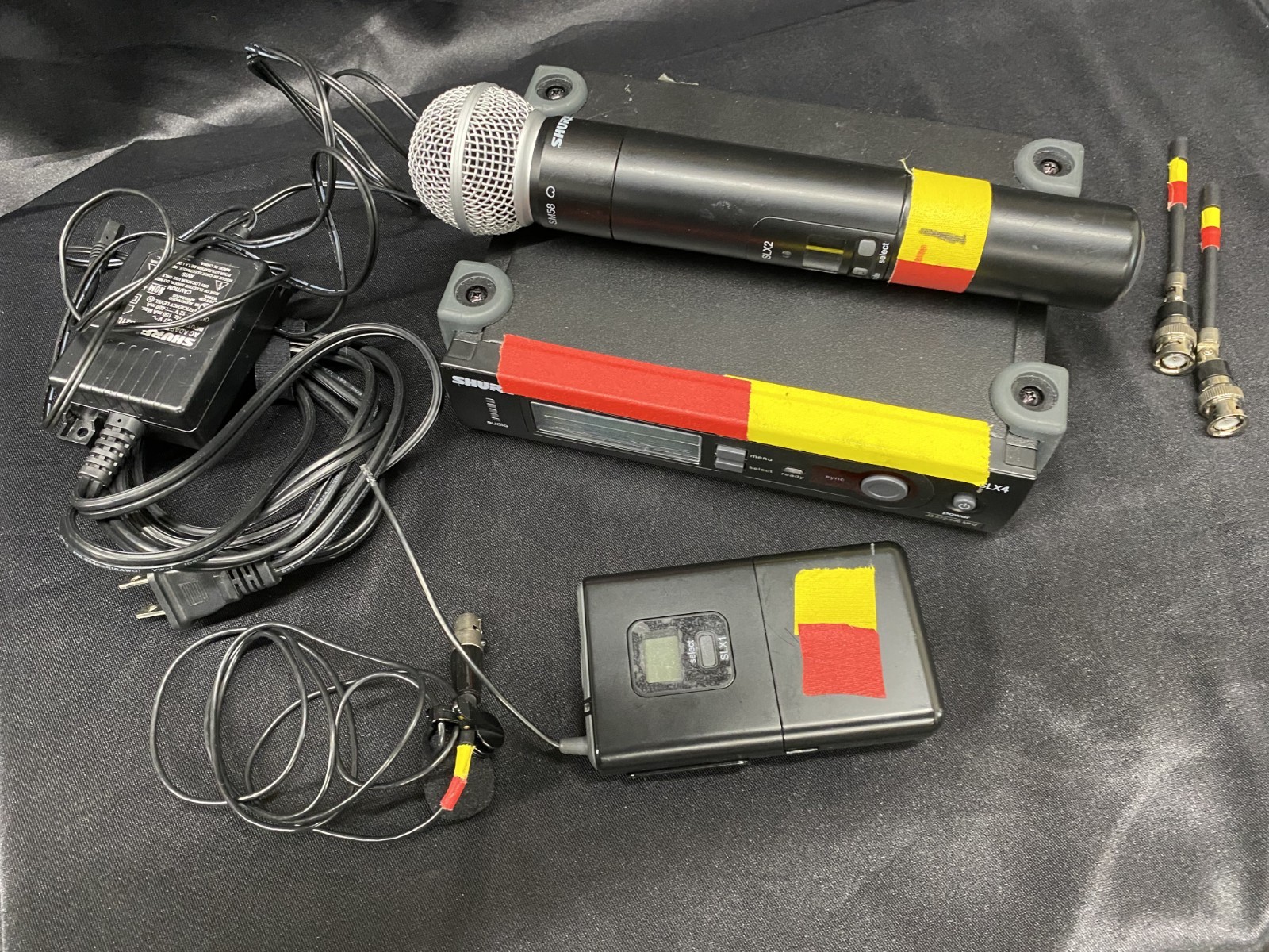 Shure SLX4 Wireless Combo Mic System with Handheld Microphone and Lavalier