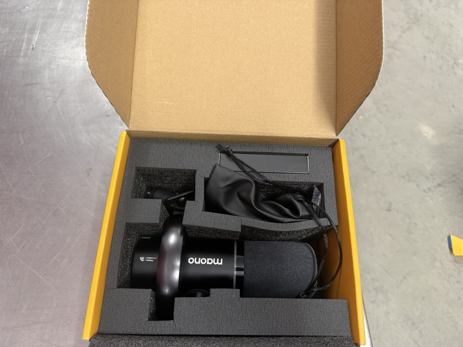 Maono PD200W Wireless Dynamic Microphone RGB 60m Range USB-C/XLR New