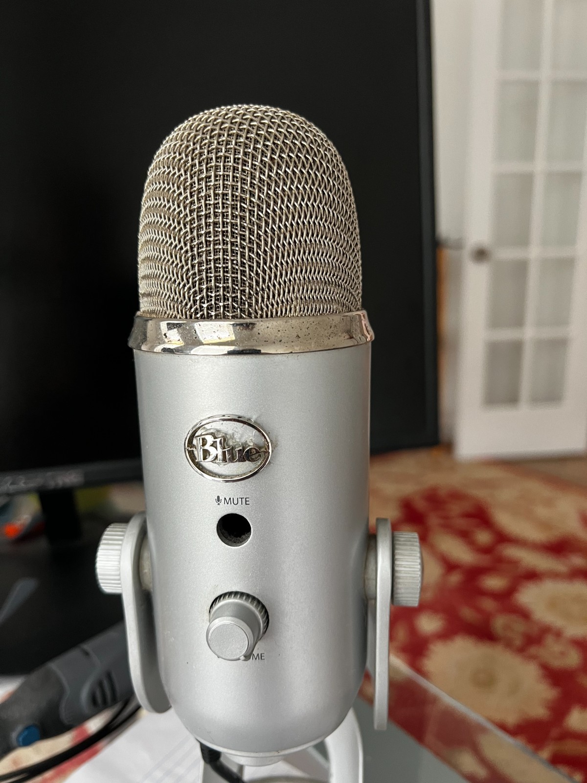 Blue Microphones Yeti USB Microphone – Chrome – Whiteout