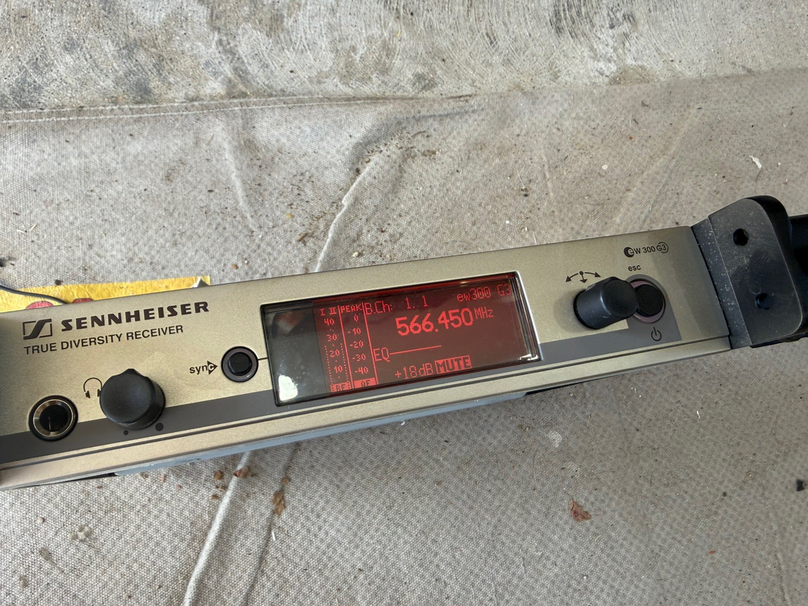 Sennheiser EW EM 300 G3 True Diversity Mic Microphone Receiver G 566–608 MHz