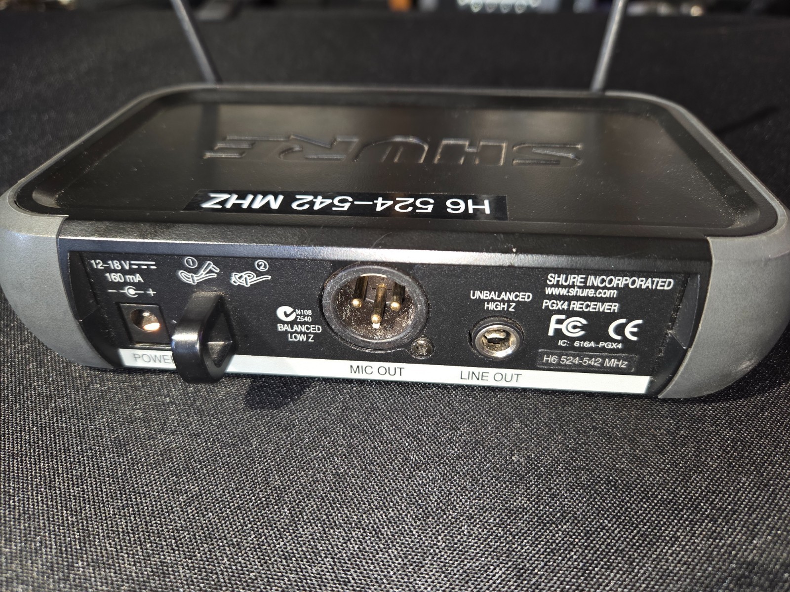 Shure Wireless PGX Microphone w/Receiver & Case PGX4 SURE SM58 524-542 Mgz