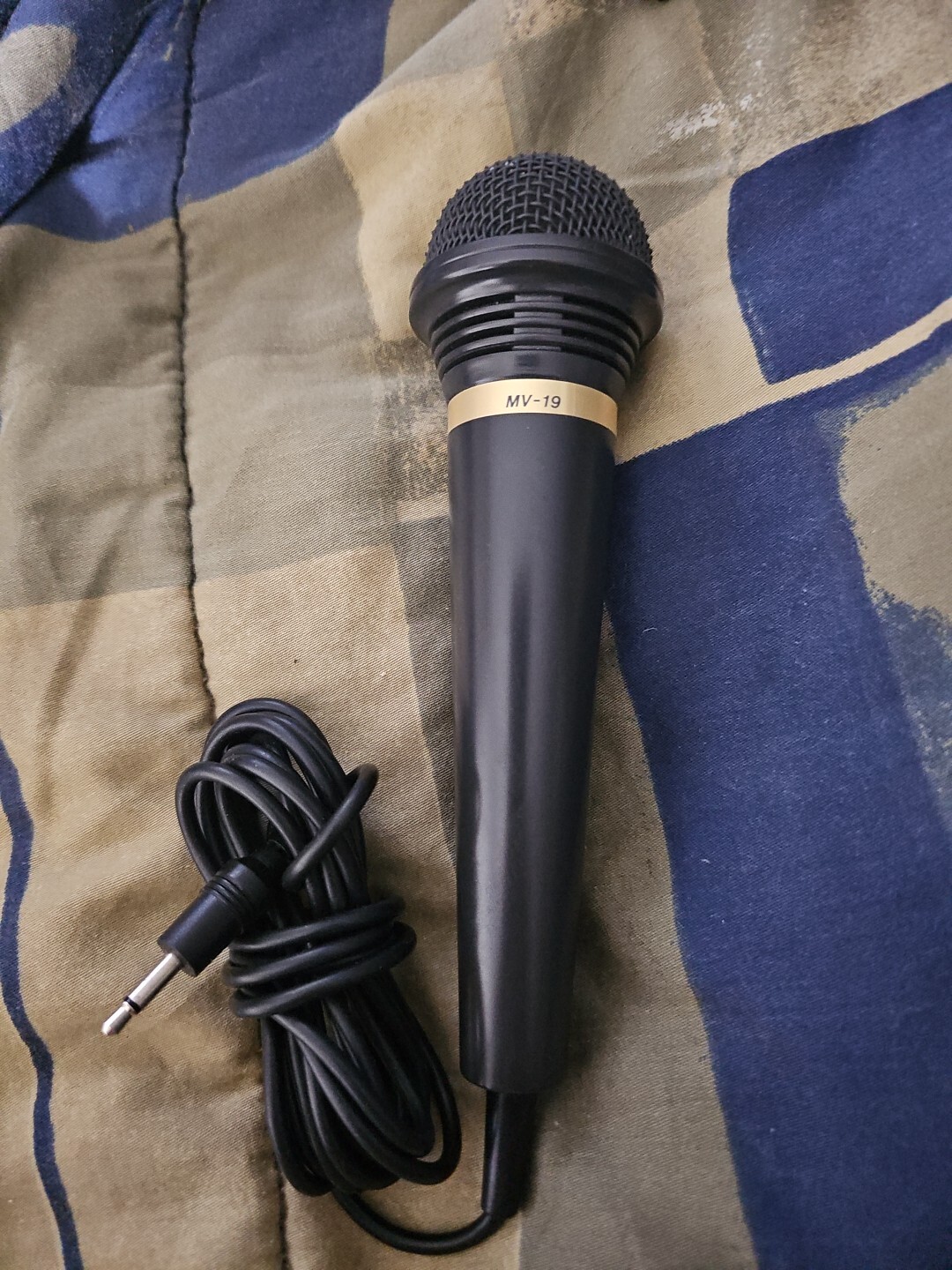 JVC MV-19 Vocal Dynamic Microphone Uni-Directional Pop Noise Filter Really Nice