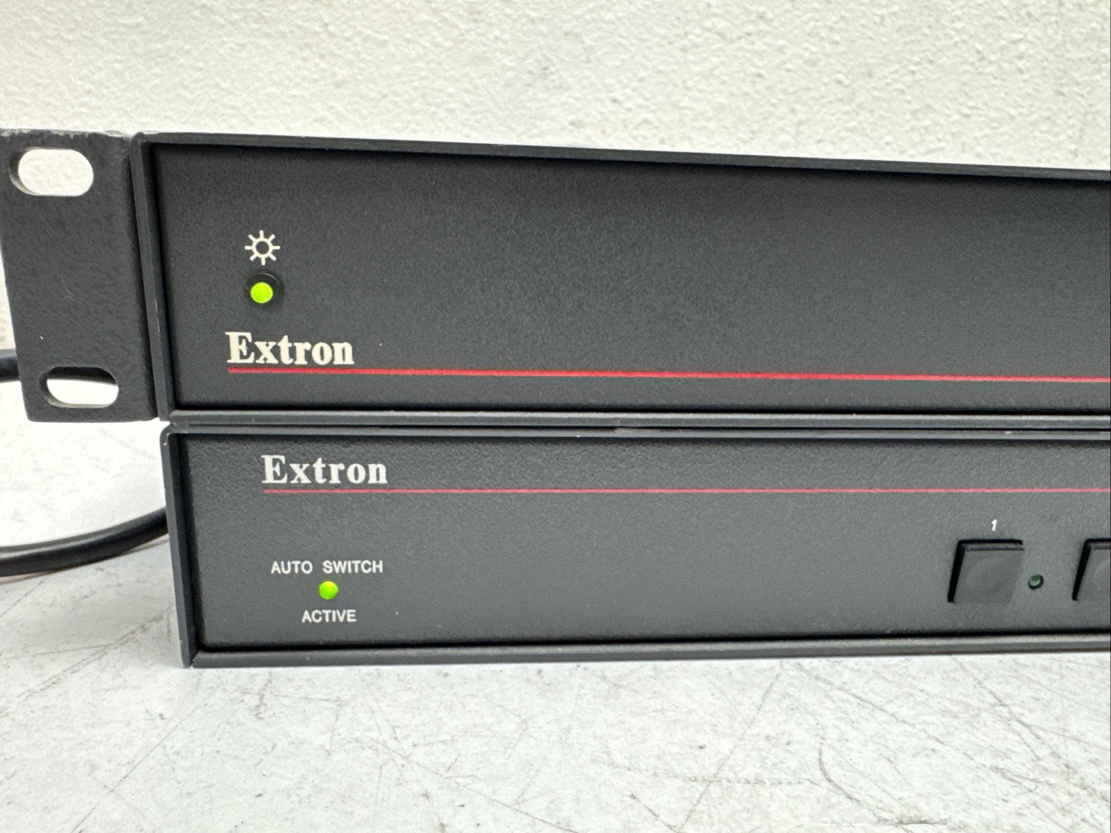 2 Extron DA RGB/YUV Series Wideband Distribution Amplifier DA6 RGBHV / SW4