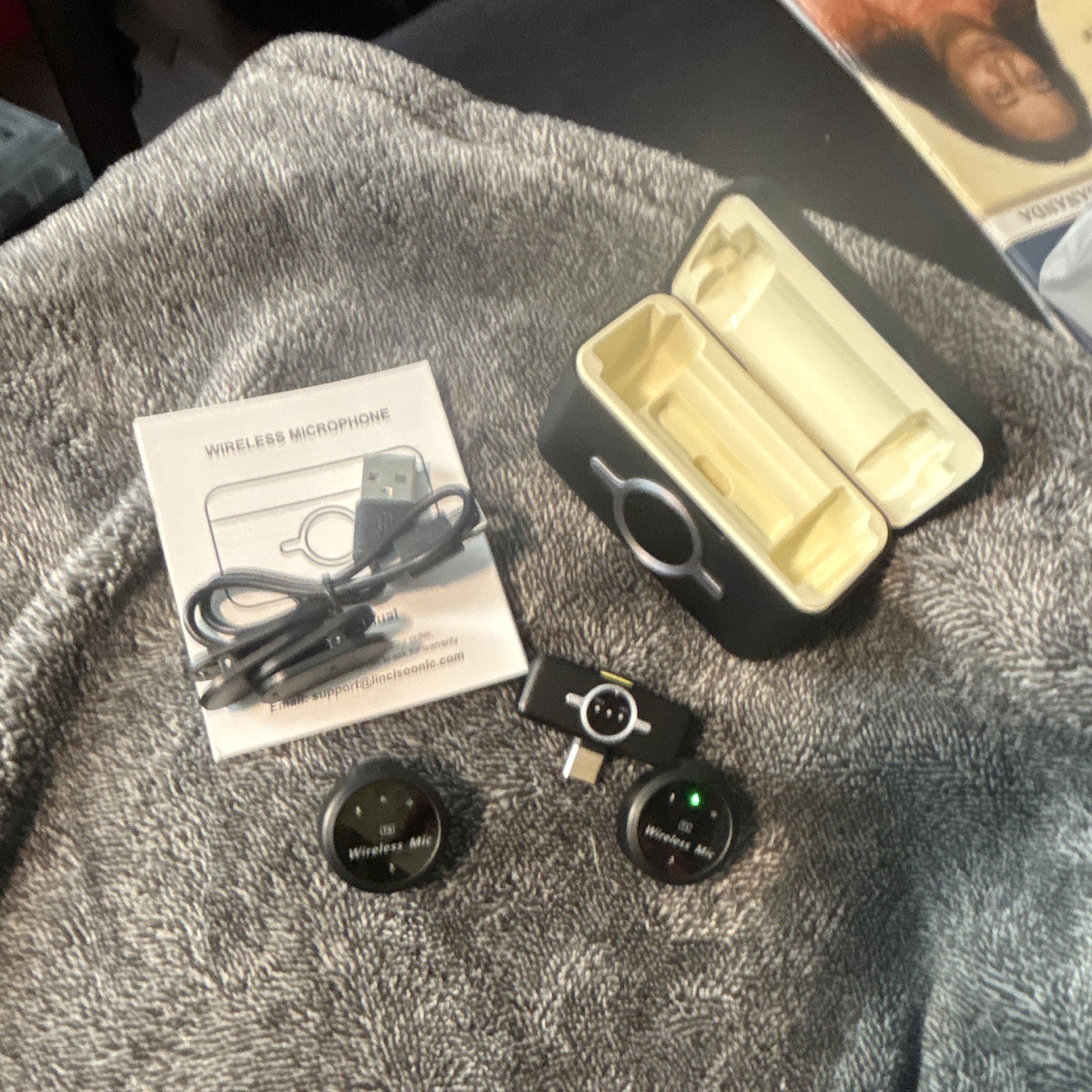 A6 Wireless Lavalier Microphone Set w/ Charging Case, Receiver, Cables Black