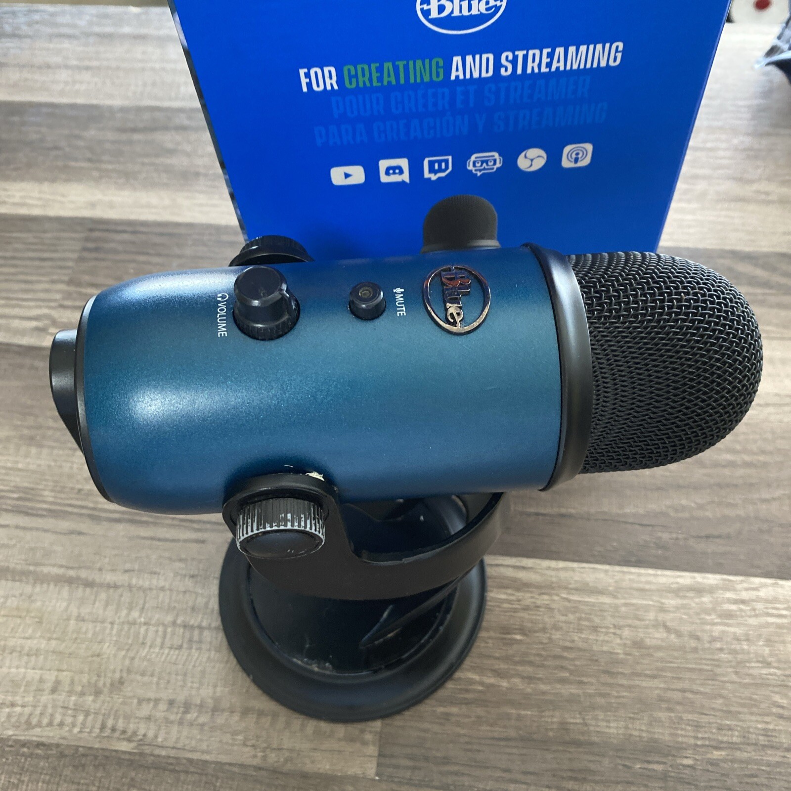 Blue Microphones Yeti Multi-pattern USB Condenser Microphone – Midnight Blue/Ai