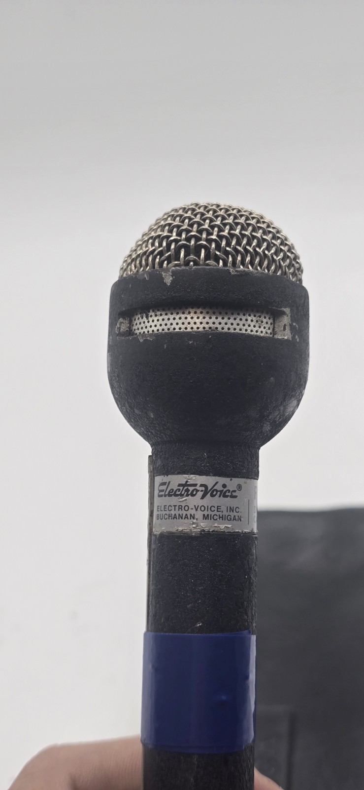 Electro-Voice RE10 Dynamic Cardioid Wired Handheld Microphone Black w/ Pouch