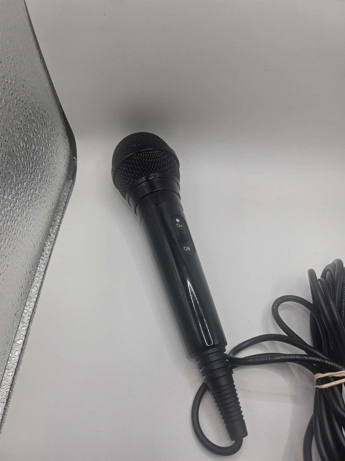Wired Microphone: Dynamic Microphone for Karaoke Singing