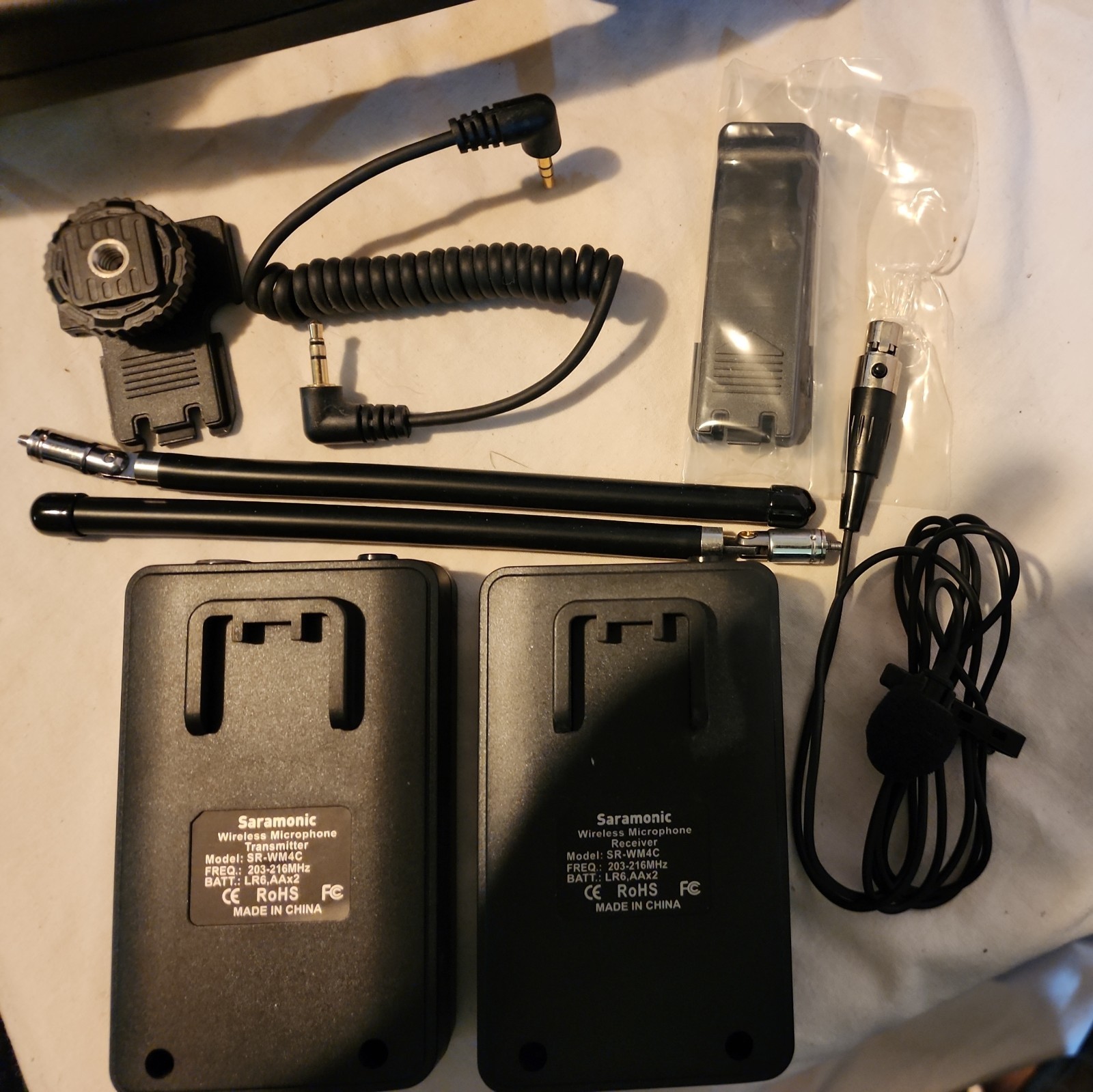 Saramonic SR-WM4C VHF Camera-Mount Wireless Omni Lavalier Microphone System