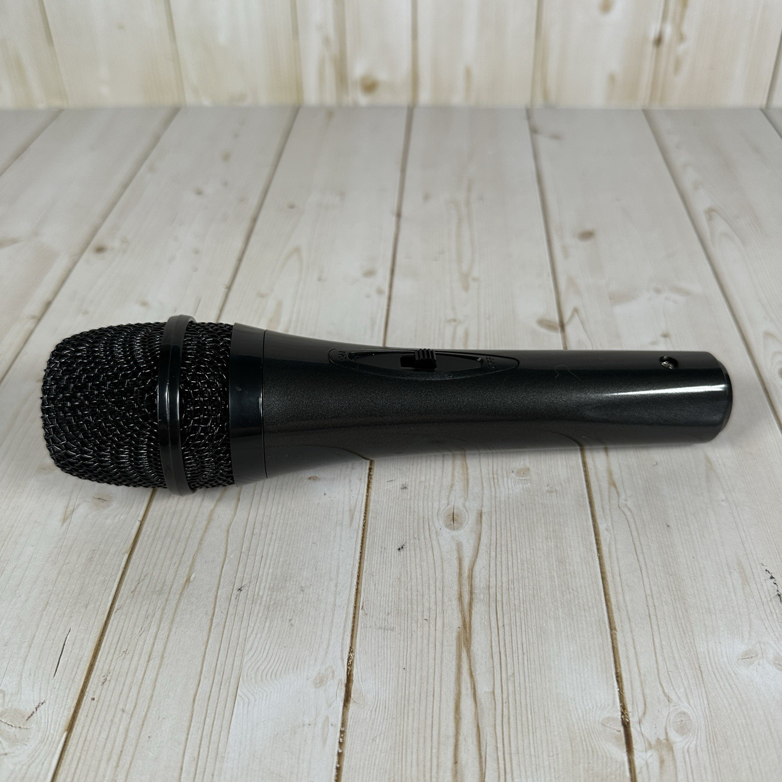 Black Handheld Dynamic Microphone Wired Professional High Quality 16 Foot Cable