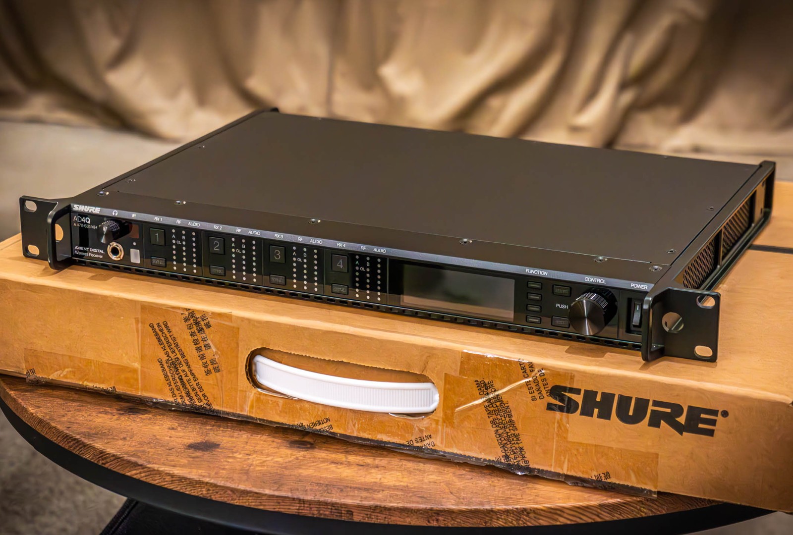Shure AD4Q-US Axient Digital Four-Channel Wireless Receiver (A: 470 to 636 MHz)