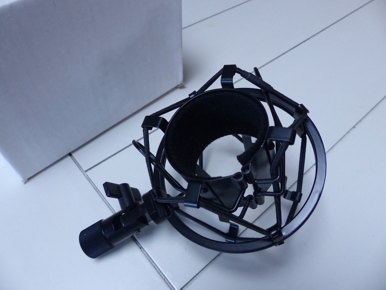 MXL 56 High-Isolation Shock Mount fits many models – Nice!