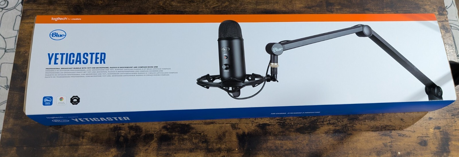 Blue Microphones Yeticaster Professional Broadcast Kit *Plus Pop filter* – Black