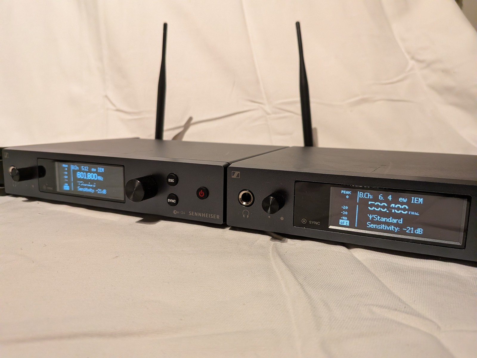 Sennheiser Wireless SRI EM G4 G Dual Stereo Transmitters, GA3 rack + Accessories