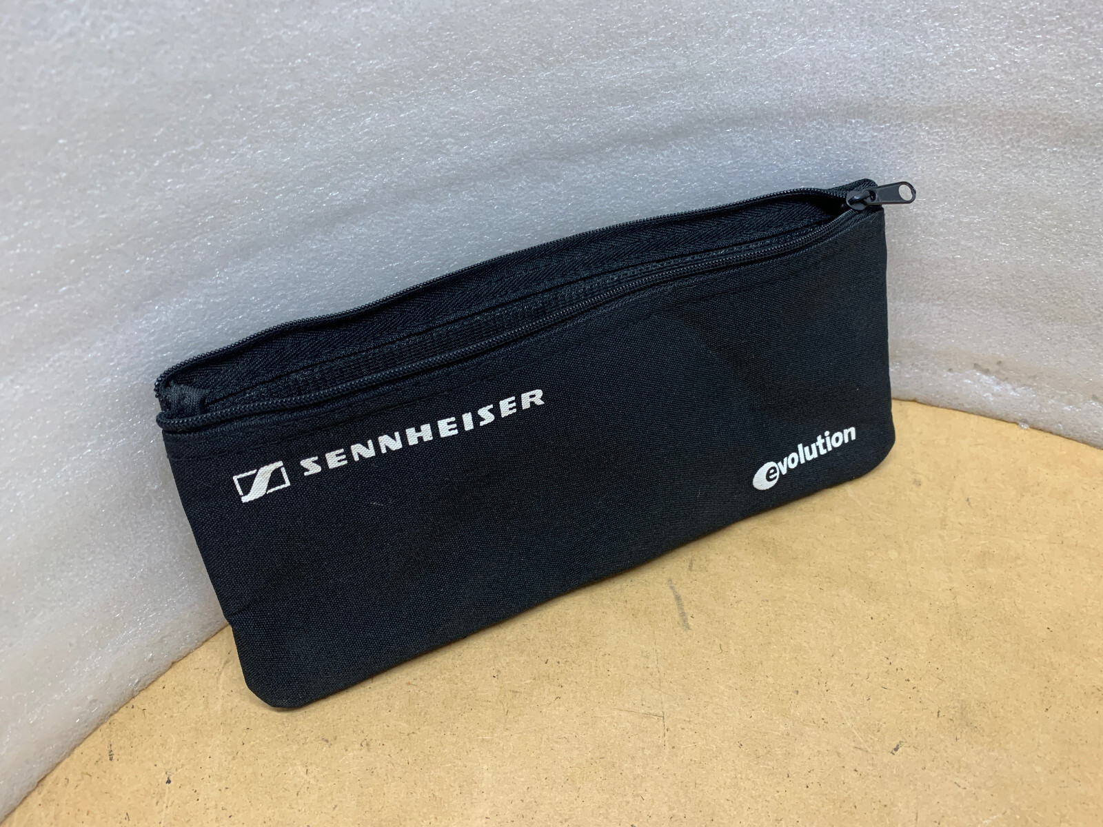 SENNHEISER EVOLUTION BLACK NYLON ZIPPERED MIC POUCH- EXCELLENT! MAKE OFFER!