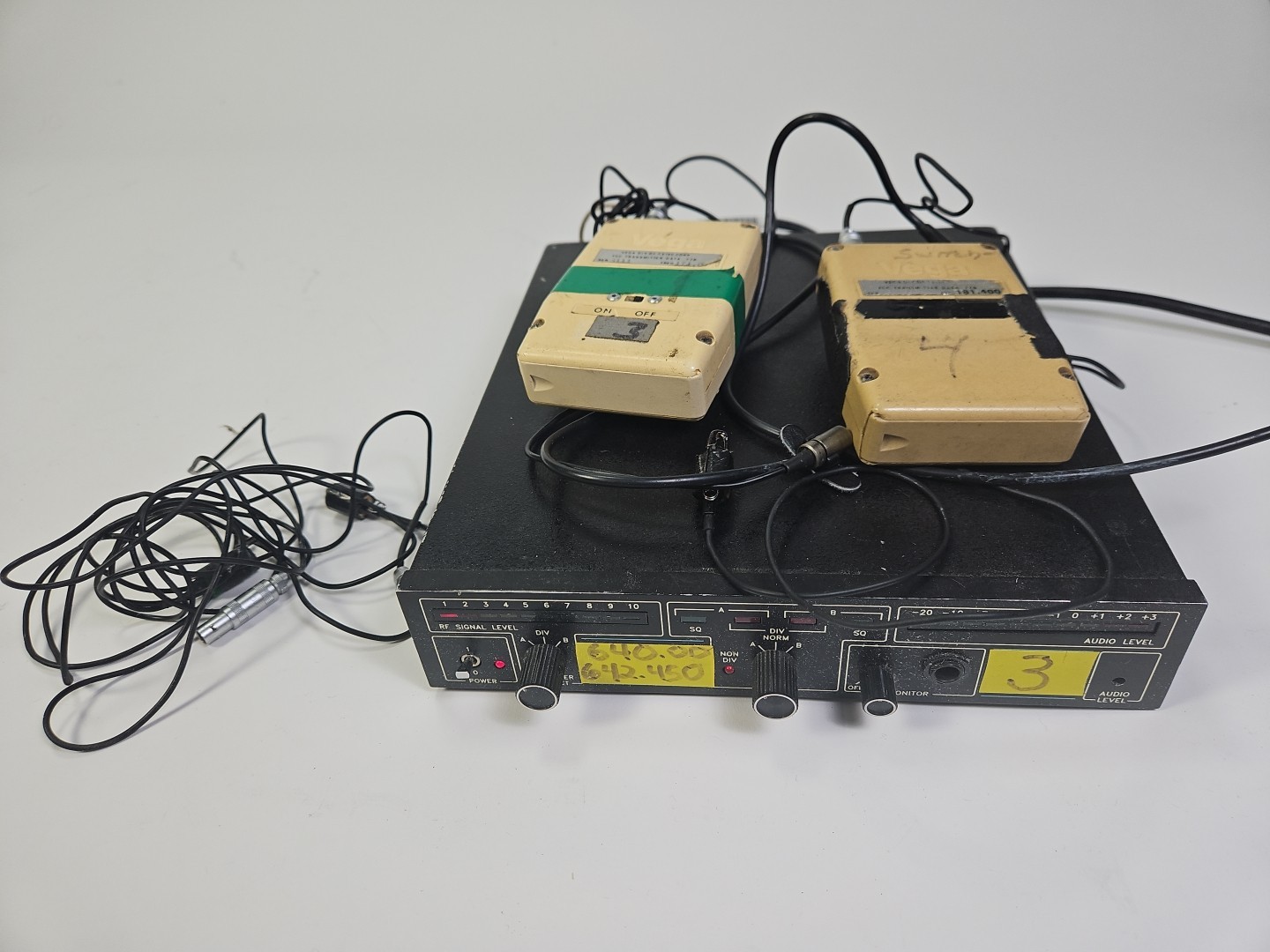 VEGA R-662A Receiver And 2 Wireless Packs