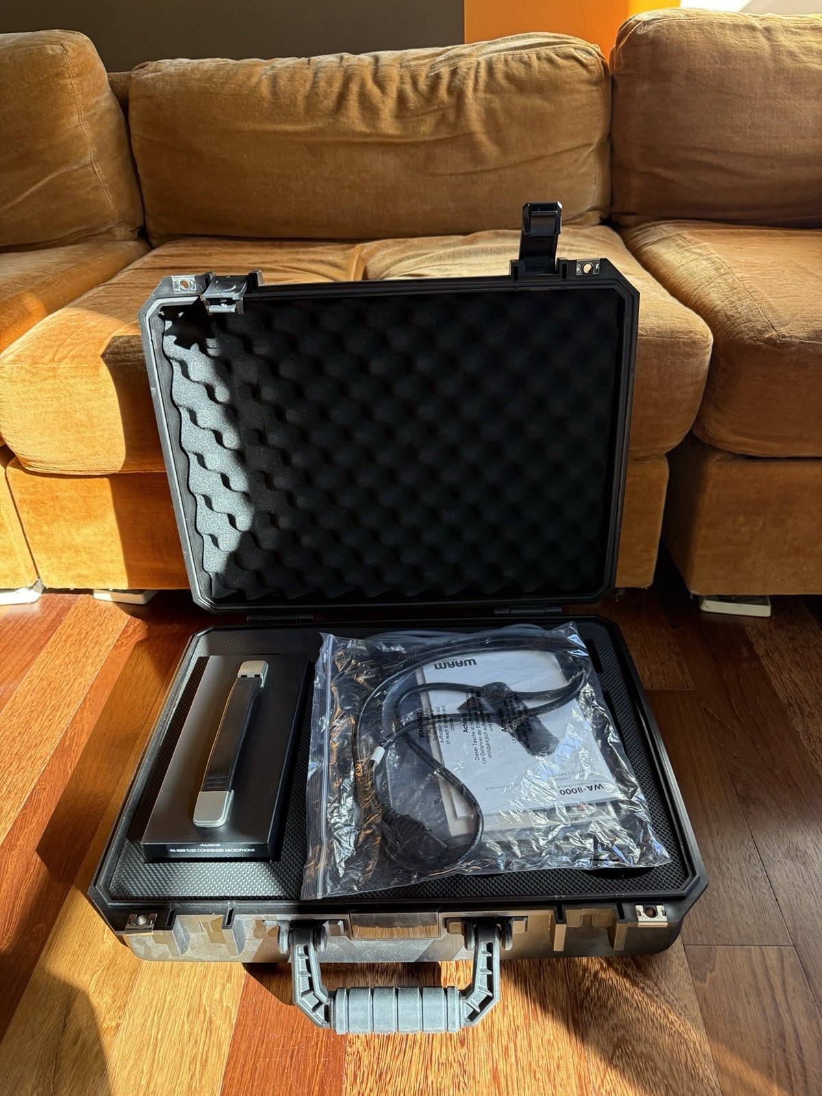 Warm Audio WA-8000 Tube Condenser Microphone Large Diaphragm Studio Kit w/ Case
