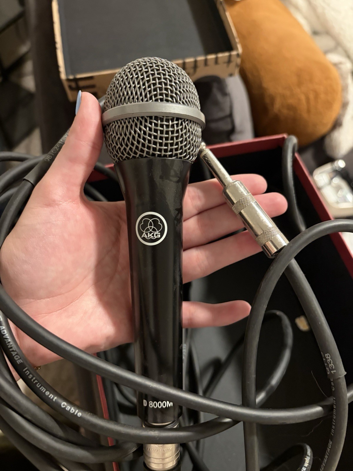 AKG D 8000 M Dynamic Wired Handheld/Stand Mic, XLR 3-Pin, Black