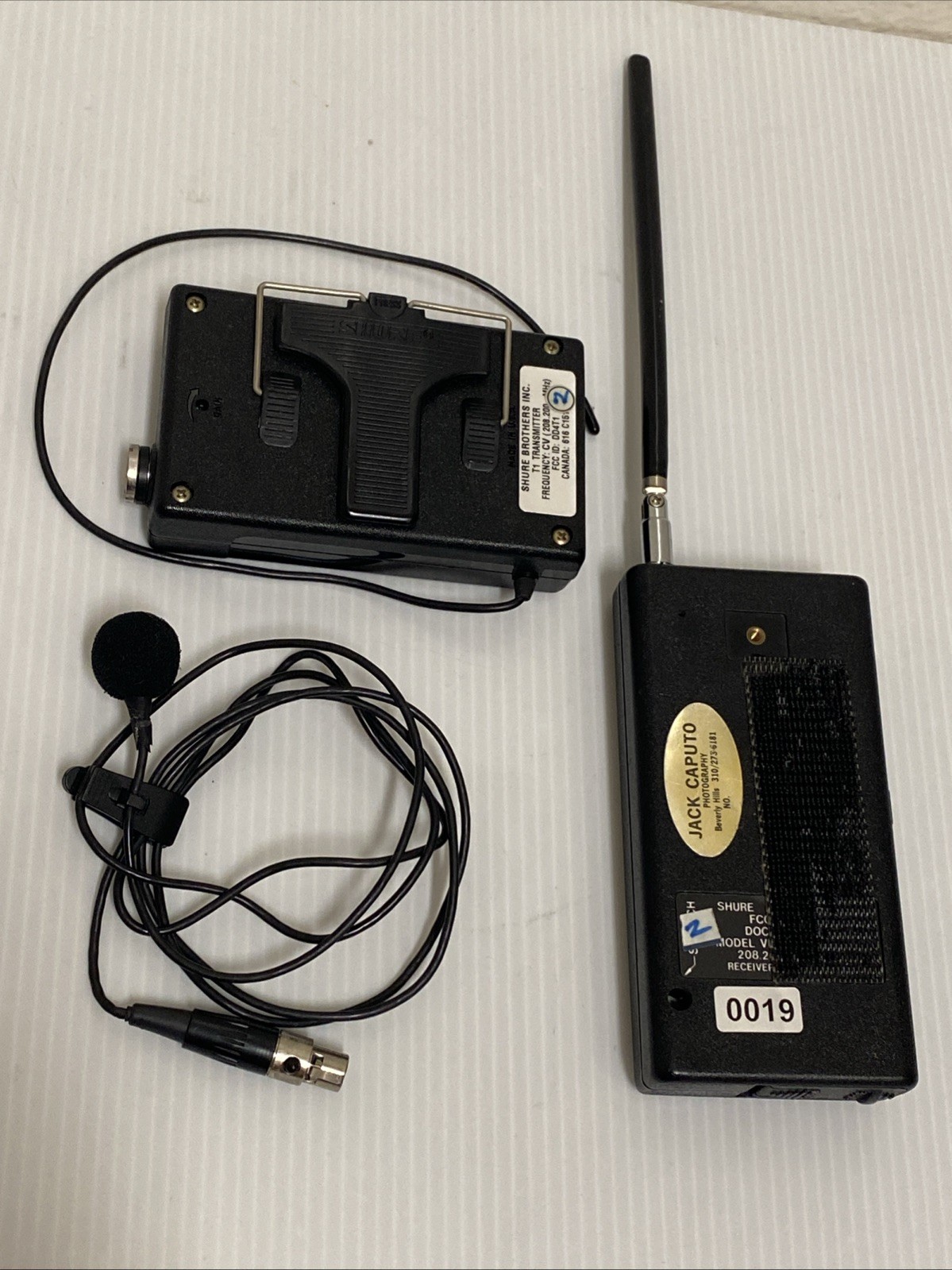 Shure T1 Guitarist Transmitter Unit – CV Frequency (208.200 MHz) – UNTESTED